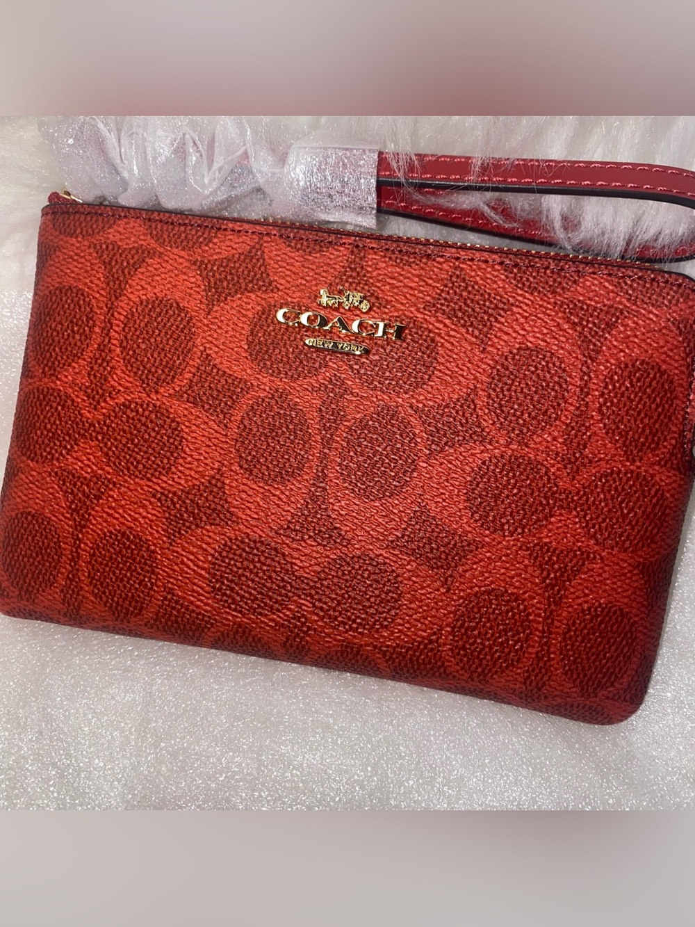Coach 🌺 Signature Corner Zip Wristlet
New